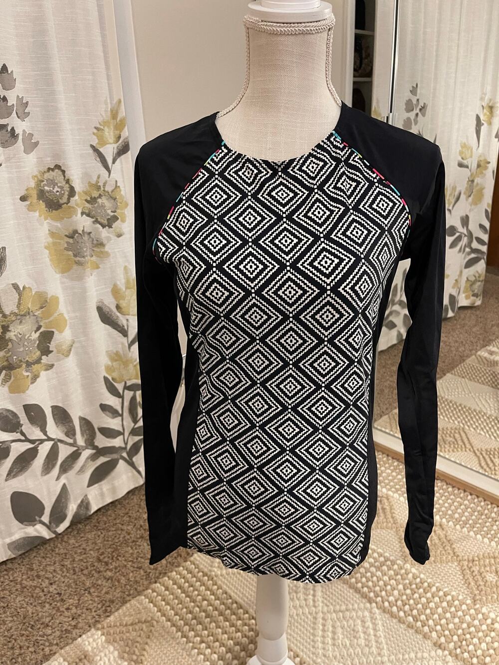 Long Sleeve Rash Guard Swim Shirt Black White Geometric Womens Large Title 9